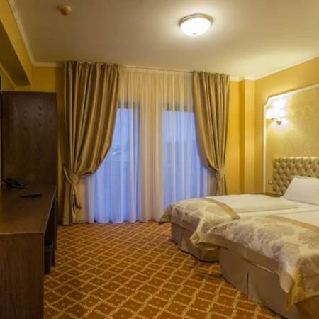 Hotel Bulevard Хунедоара Экстерьер фото