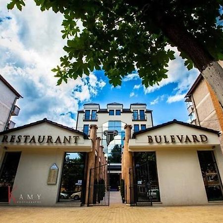 Hotel Bulevard Хунедоара Экстерьер фото