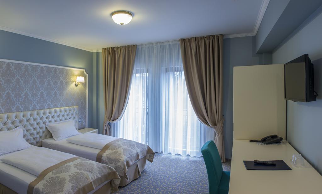 Hotel Bulevard Хунедоара Экстерьер фото