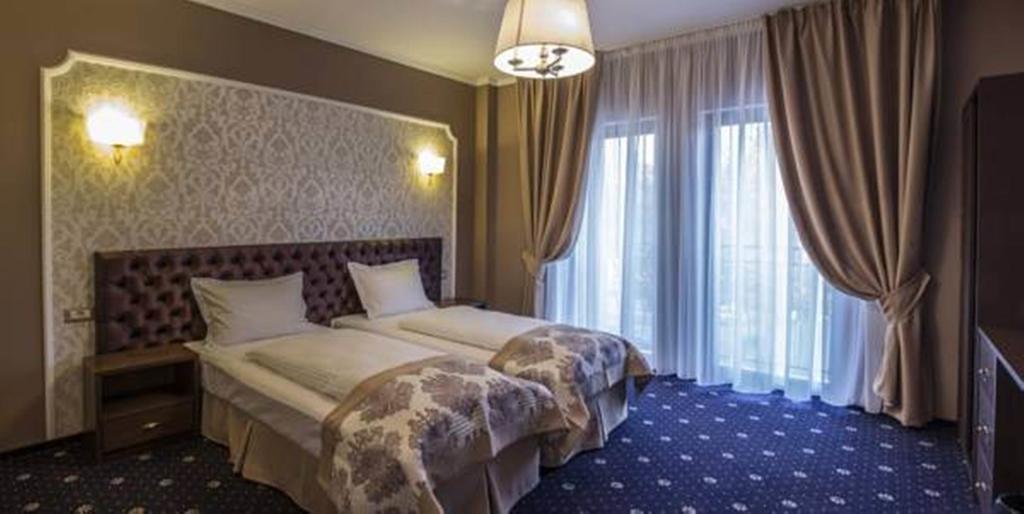 Hotel Bulevard Хунедоара Экстерьер фото